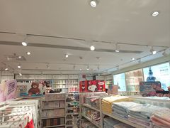 -名创优品(北京新中关购物中心地铁层店)