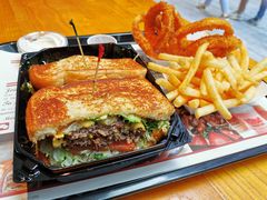 -The Habit Burger Grill 哈比特汉堡(复兴soho店)