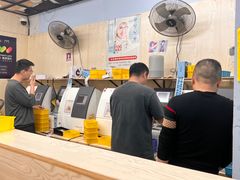 -三叶眼镜城批发市场(上海火车站店)
