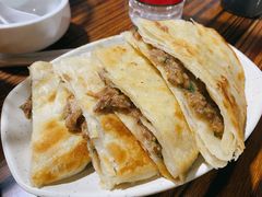 饼夹肉-老红桥炸灌肠牛肚锅烧烤(定福庄店)