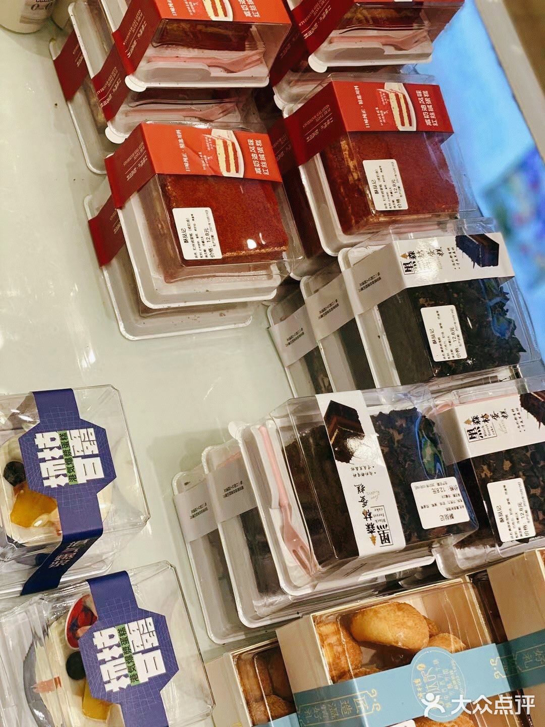 基本都是现做现卖。买了招牌的盘挞和桃酥尝尝