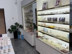-视野联行眼镜·蔡司授权店(长白万象汇店)