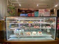 面包甜点陈列柜-金凤成祥(东直门现烤面包店)