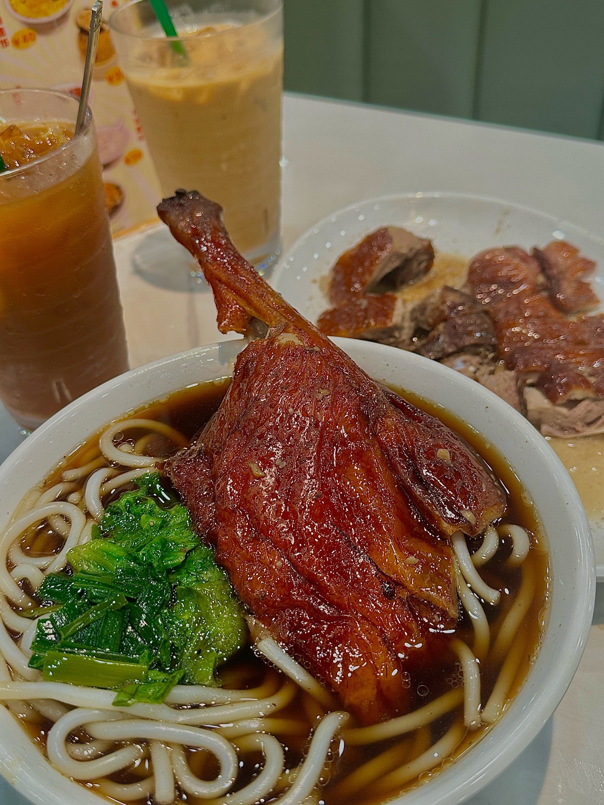 的主要目的
为的就是这一口烧鹅濑粉 
等了半小时的烧鹅腿濑粉