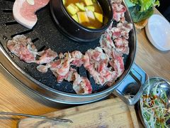 -江南猪肉商会无限续吃(弘大店)