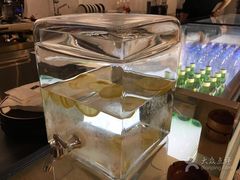 -新华里咖啡书吧(新华书店小寨店)