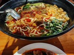 -爆炸头阿姨小四川正宗川味小吃(无任何分店)