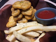 炸鸡块配薯条-Maxpoint Kitchen 西餐咖啡(乐峰广场店)