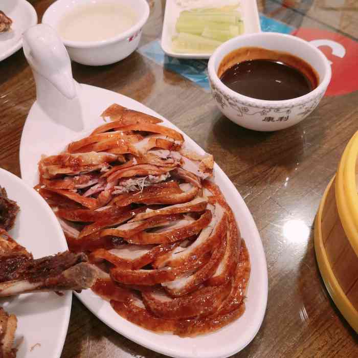 董立兵烤鸭店-"在曲水亭街遛弯 顺路来吃这家烤鸭 我.