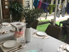 靠窗位-春树下·树屋花房西餐厅(罍街AS1980店)