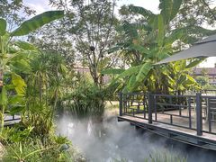 -茅草房·河畔园林火锅