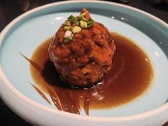 鸭蛋黄狮子头-梅飞酒家(桑园路店)