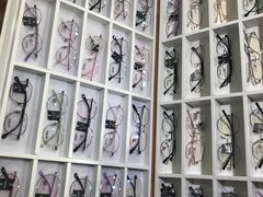 -MiRi眼镜·蔡司·星趣控·尼康控优点视觉合作店(南京东路店)