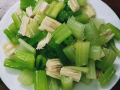 芹菜腐竹-宝瑞门钉肉饼店