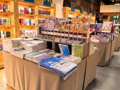 -新华里咖啡书吧(新华书店小寨店)