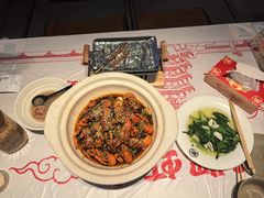 -肥肥虾庄·金牌油焖大虾(汉街SKP店)