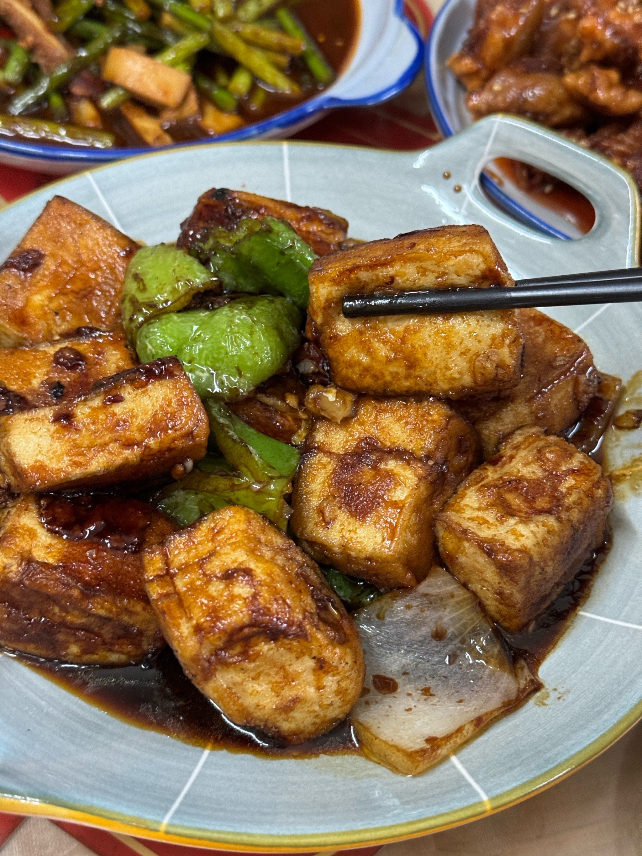 在湖州碰到好吃的饭店都要拿盆吃饭的!