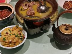 -帅巴人舅母子腊蹄民俗村