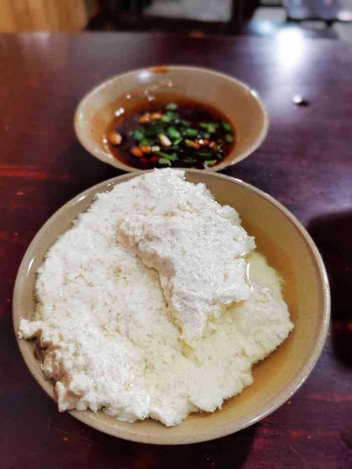 都说来重庆得吃吃豆花,正好路过这家,就尝试了一下.