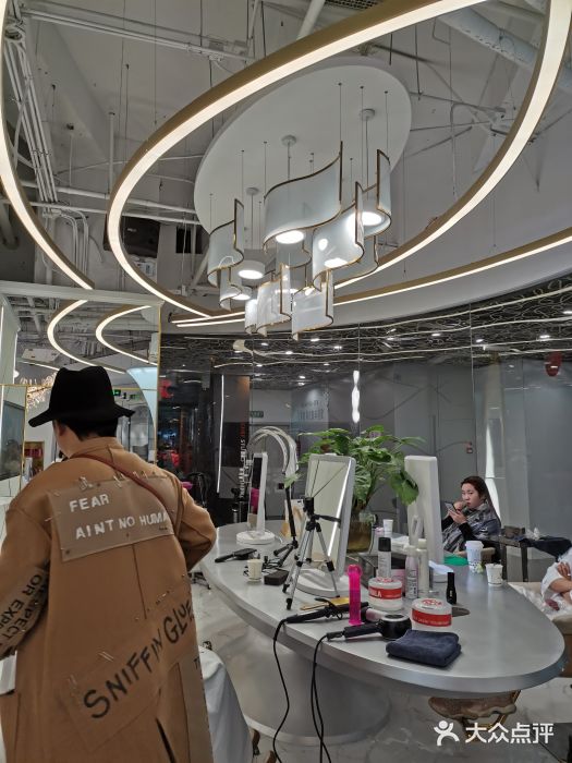 MYYF SALON烫发染发图片