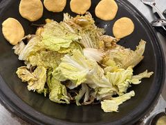 小鸡炖磨茹-粘豆包柴火铁锅炖