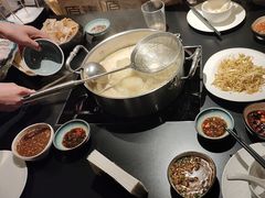 -鲜入唯煮·港式海鲜牛肉火锅(金宝街店)