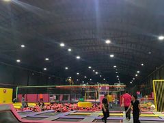 -嘿哟动霸CHUA·新潮玩运动娱乐中心·蹦床滑冰团建乐园