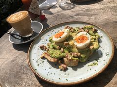 牛油果煮蛋吐司-RAC BAR(安福路店)