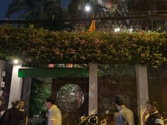 -Cuc Gach Quan Restaurant