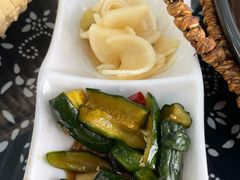 秘制爽口小菜-八两八金·莱芜特色炒鸡(市南漳浦路店)