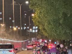 -爆炸头阿姨小四川正宗川味小吃(无任何分店)
