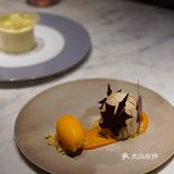咸蛋黄融入奶油 整块的味道是很均匀平衡的