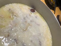 -洪氏嗨捞·广东猪肚鸡·椰子鸡火锅(西咸万象城店)