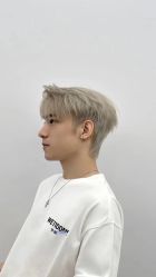 -一家只做男发烫染的店