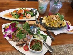 -Chom Cafe and Restaurant