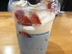 藻蓝蛋白草莓椰子车厘子冷萃酸奶-Blueglass酸奶(华贸购物中心店)