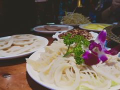 -三道苗苗鱼·美蛙黄辣丁(八里店)