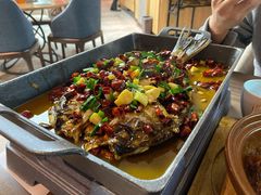 湖南腊鲢鱼-有红鸡毛店·川菜(建设路店)