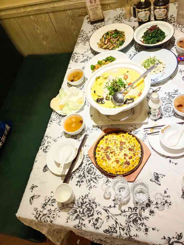 麦厨风情二部-"在中院对面,性价比可以,客人不少.菜品大.