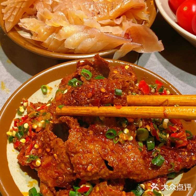 发现一家新开的社区火锅店，位于光环购物中心的附近
