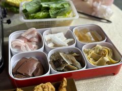 -猪三哥肥肠鸡川菜小炒