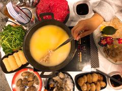 -鲜入围煮花胶鸡海鲜火锅