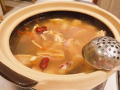 滋补生蚝鸡煲-粤来记·啫啫煲·点心(日月光店)