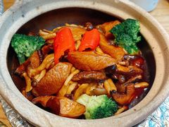 鲍汁金纱鱼腐杂菌煲-粤集·手工粤菜(皇庭广场店)