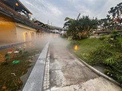 -茅草房·河畔园林火锅