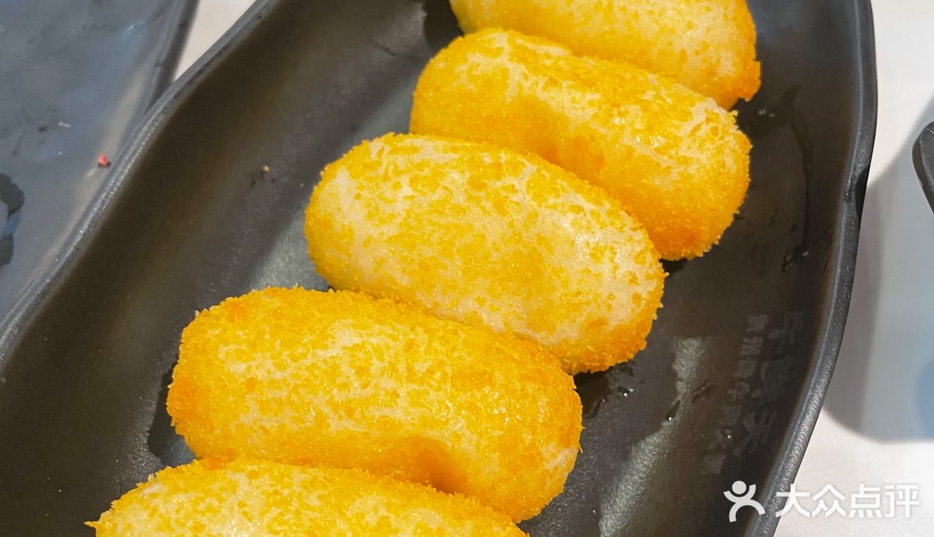 黄牛肉火锅：肉质鲜嫩，汤底醇厚，让人欲罢