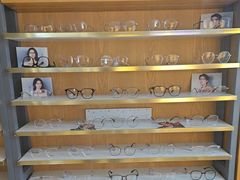 -优医视平价眼镜蔡司依视路折扣工厂店(德胜门店)