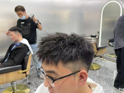 -Tloml salon
