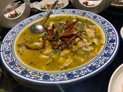 招牌酸菜鱼-老头儿油爆虾·知味杭州(爱琴海购物中心)