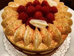 树莓蛋糕-广州万富希尔顿酒店·感趣自助餐厅·金秋蟹宴生蚝海鲜刺身
